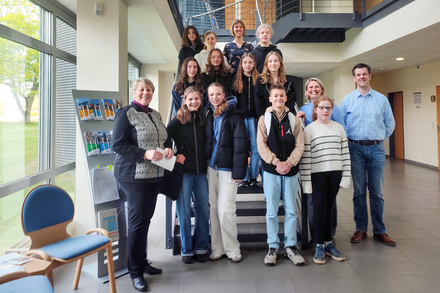 Zum Zukunftstag begrüßte Gudrun Beneicke, Erste Direktorin des Landesamtes für innere Verwaltung, neun Mädchen und zwei Jungen in der Behörde in Schwerin.