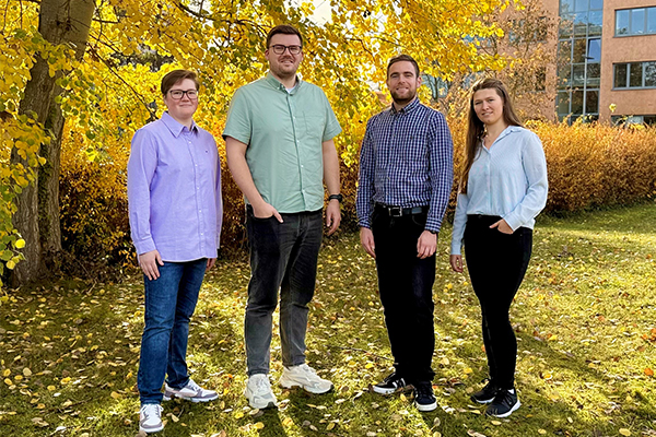 Vier neue Vermessungsreferendare treten ihre Laufbahnausbildung 2025 an © LAiV Vier neue Vermessungsreferendare treten ihre Laufbahnausbildung 2025 an © LAiV