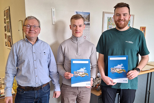 Zwei Dual Studierende des LAiV beenden erfolgreich ihr Studium © LAiV