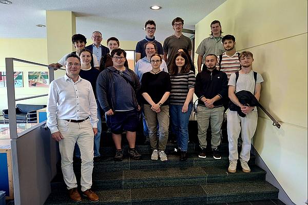Gruppenfoto der Studierenden des Studienganges "Umweltingenieurwissenschaften" der Universität Rostock mit Abteilungsleiter © LAiV Gruppenfoto der Studierenden des Studienganges "Umweltingenieurwissenschaften" der Universität Rostock mit Abteilungsleiter © LAiV