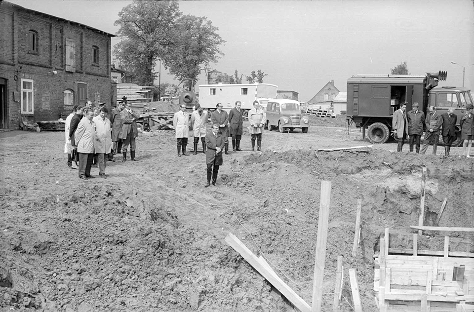 17. Mai 1972 Grundsteinlegung von Haus B. 17. Mai 1972 Grundsteinlegung von Haus B.
