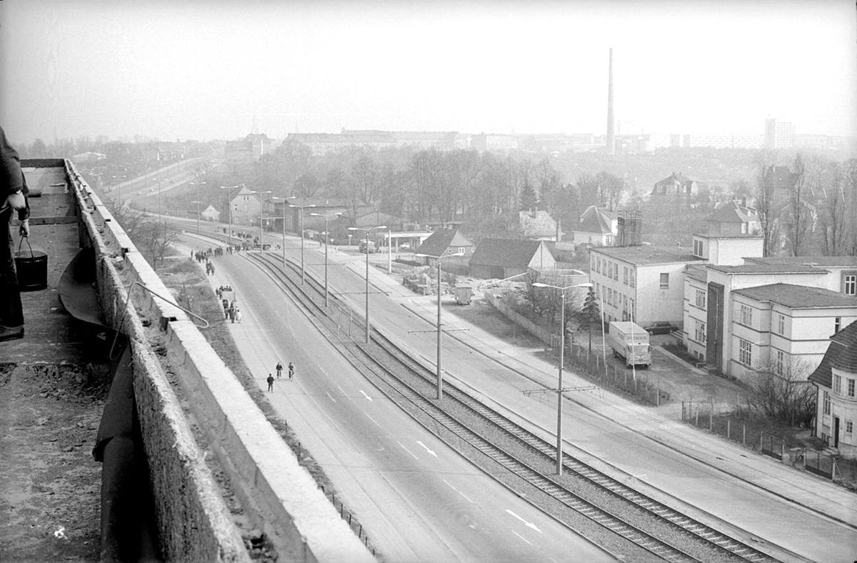 22. März 1973 Blick vom im Bau befindlichen Haus B. 22. März 1973 Blick vom im Bau befindlichen Haus B.