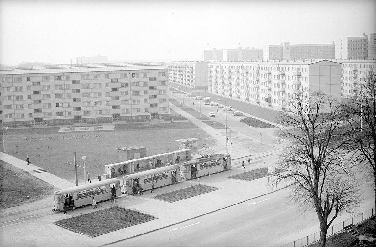22. März 1973 Blick vom im Bau befindlichen Haus B. 22. März 1973 Blick vom im Bau befindlichen Haus B.
