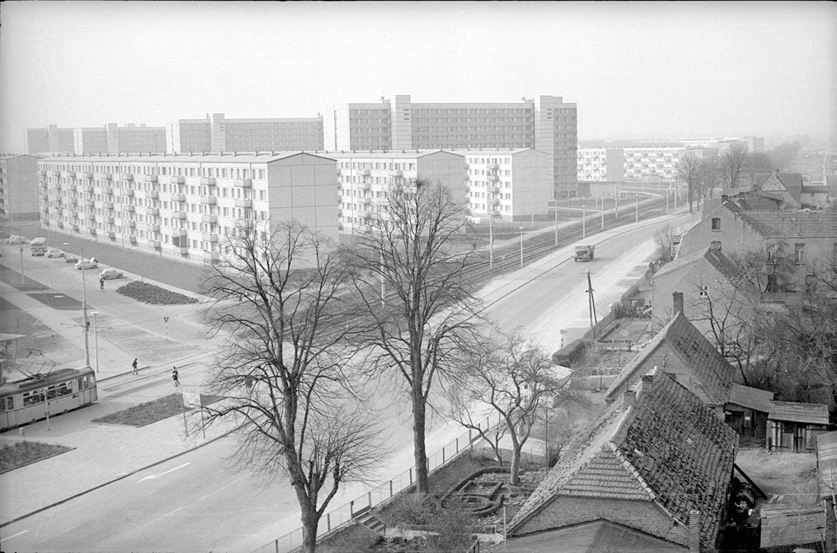 22. März 1973 Blick vom im Bau befindlichen Haus B. 22. März 1973 Blick vom im Bau befindlichen Haus B.