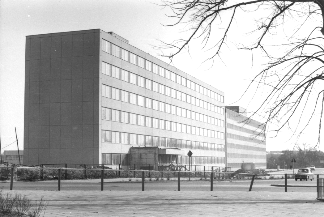 10. Februar 1974 Außenansicht Haus B.