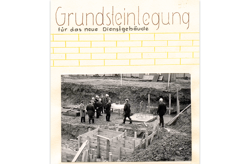 17. Mai 1972 Grundsteinlegung von Haus B. Seite aus einem Brigadetagebuch. 17. Mai 1972 Grundsteinlegung von Haus B. Seite aus einem Brigadetagebuch.