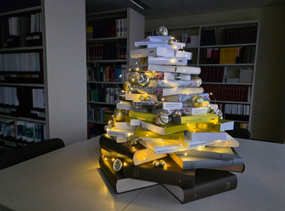 Weihnachtsbaum aus Büchern