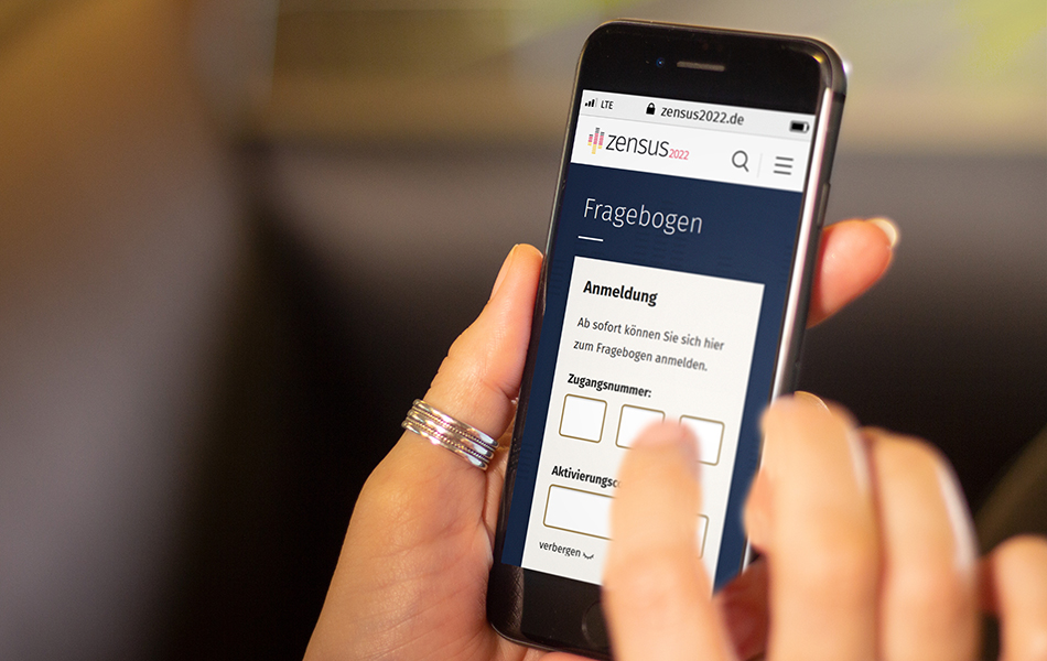 Zensus 2022, Anmeldung zum Fragebogen auf dem Smartphone.